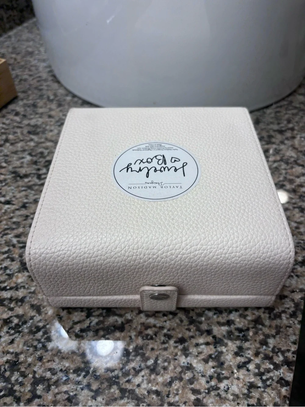 NWT Taylor Madison Designs Compact Pink Faux Leather Travel Jewelry Box